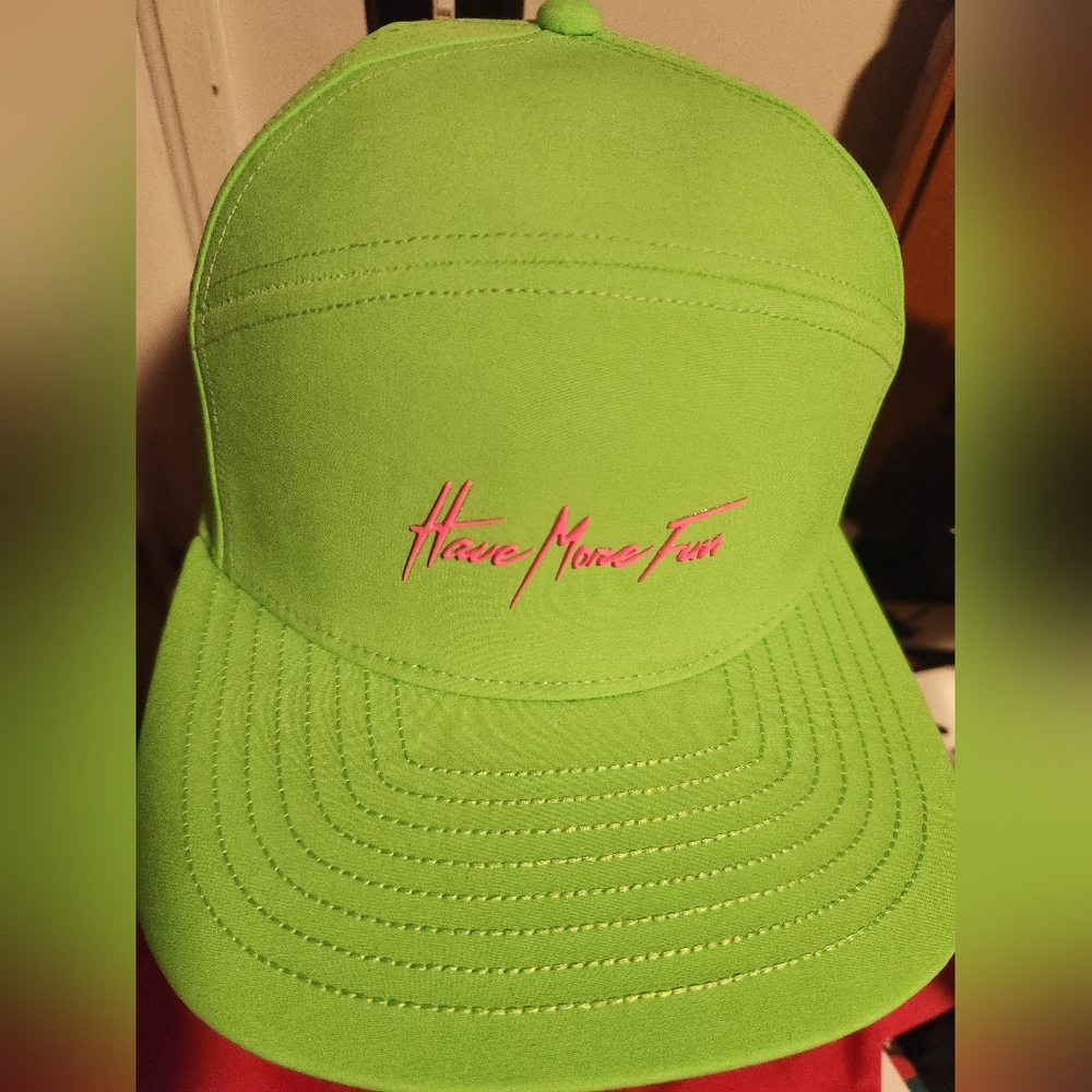 MELIN TRENCHES neon Slime. Classic 58cm. NWOT. rare Hat